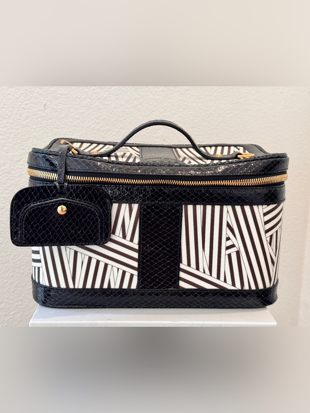 New York Icon Henri Bendel W57th Street Train Case in Disturbed Pattern